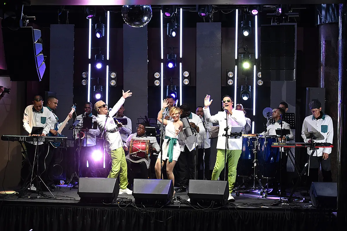 Orquesta Tribanda en una presentación musical en vivo