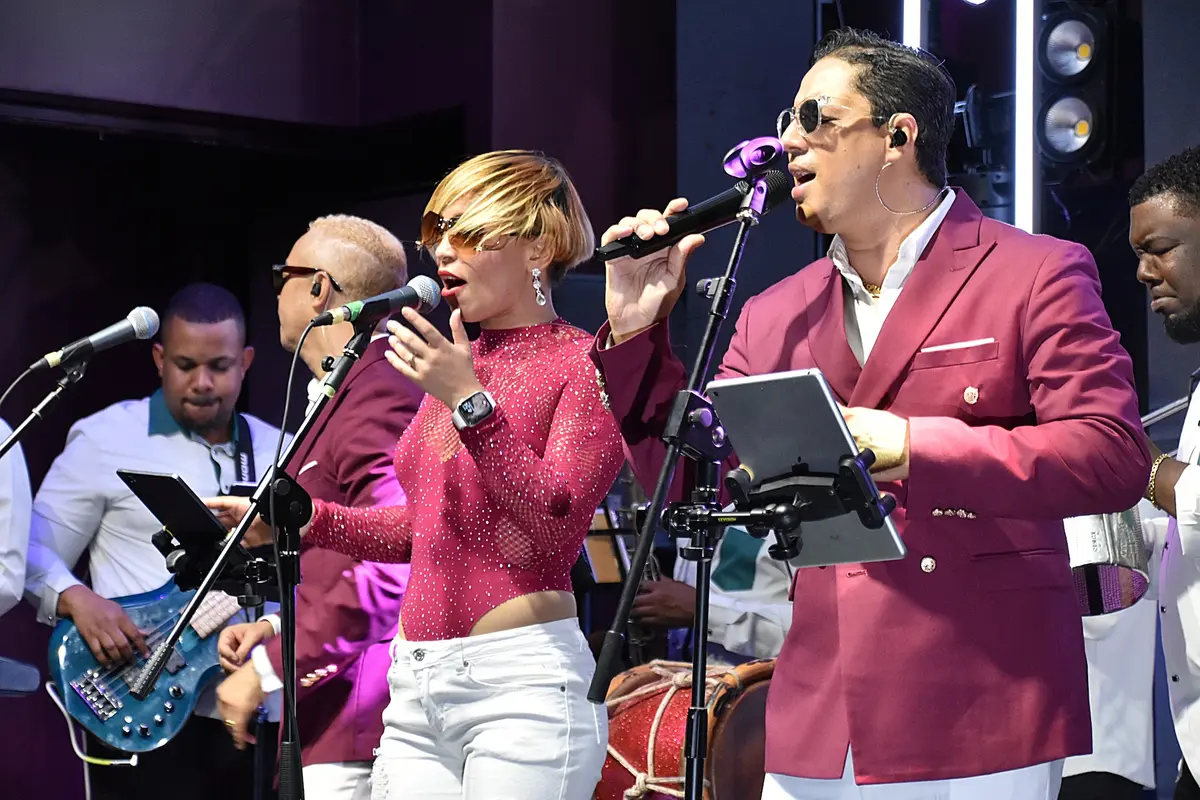 Orquesta Tribanda en una presentación musical en vivo